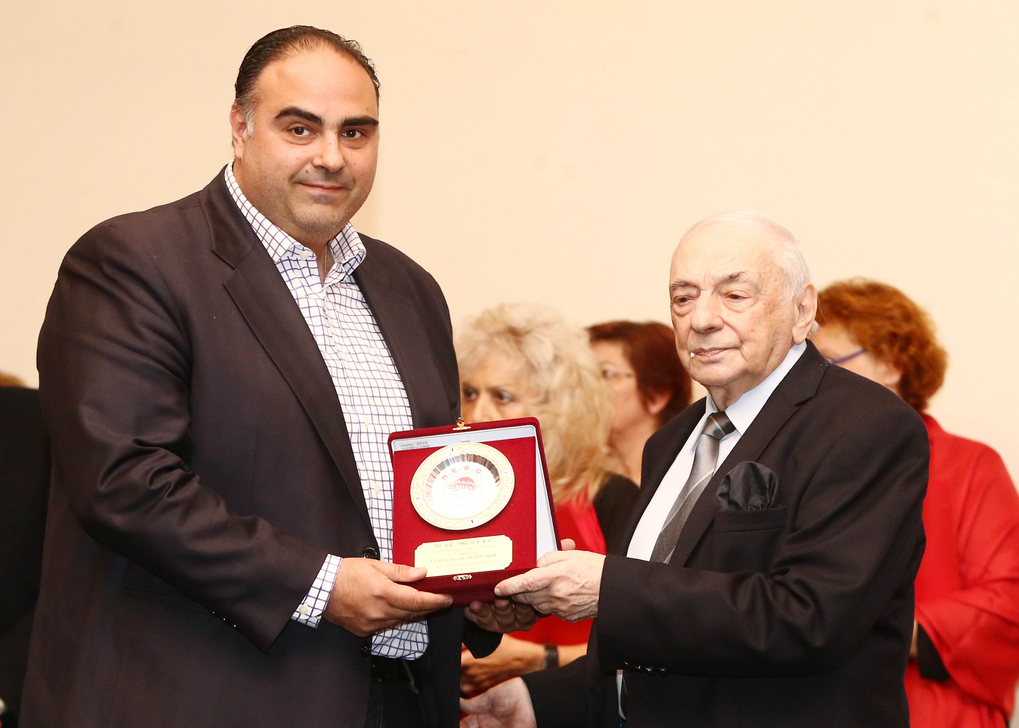 Βράβευση του ΒΑΓΓΕΛΗ ΜΑΡΙΝΑΚΗ για την κοινωνική του προσφορά