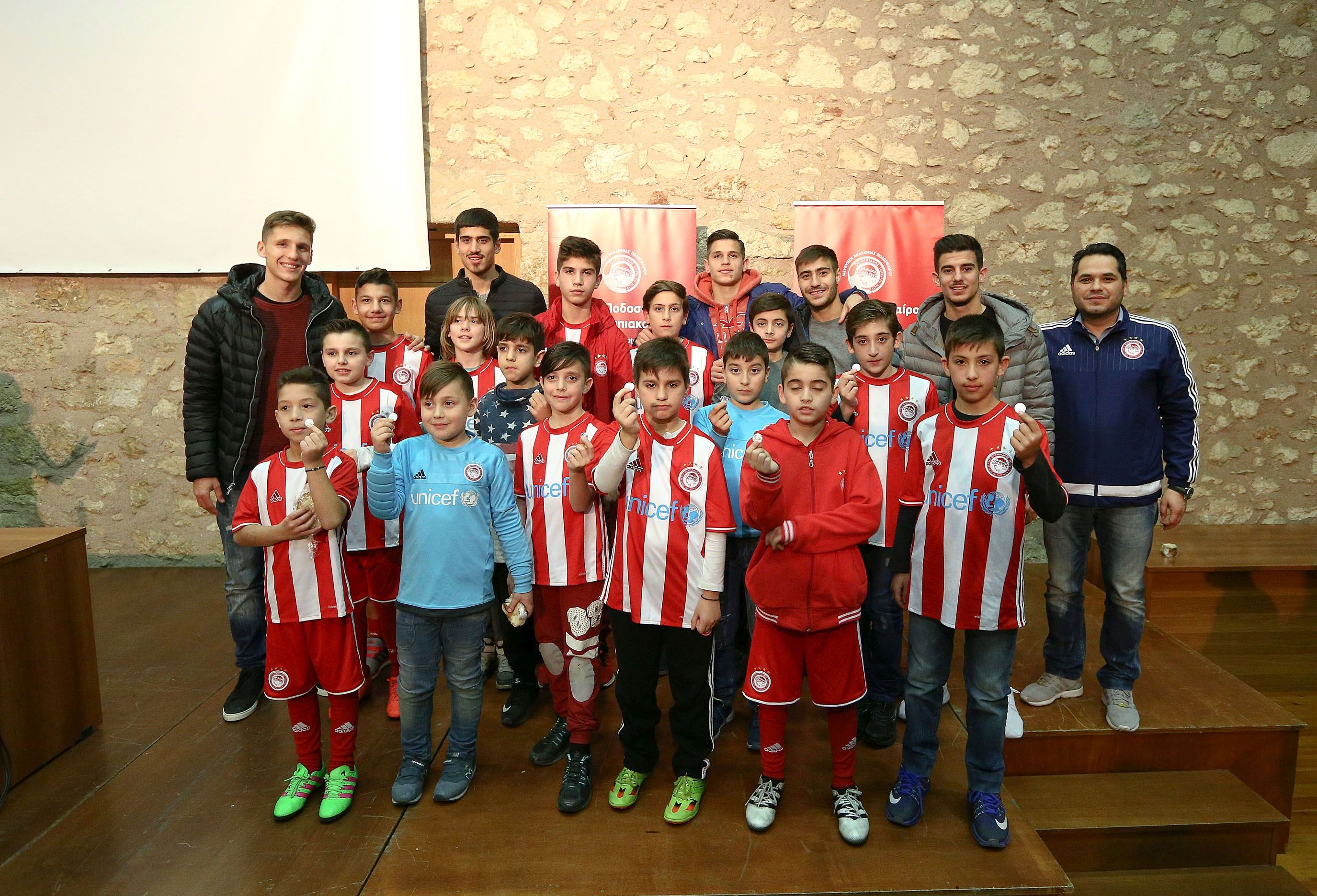 Κοπή πίτας πέντε αστέρων στην Σχολή Ρέντη!