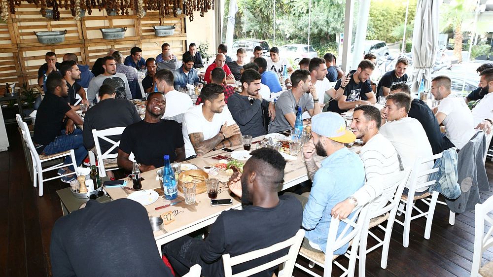 Οικογενειακό γεύμα για τον Θρύλο