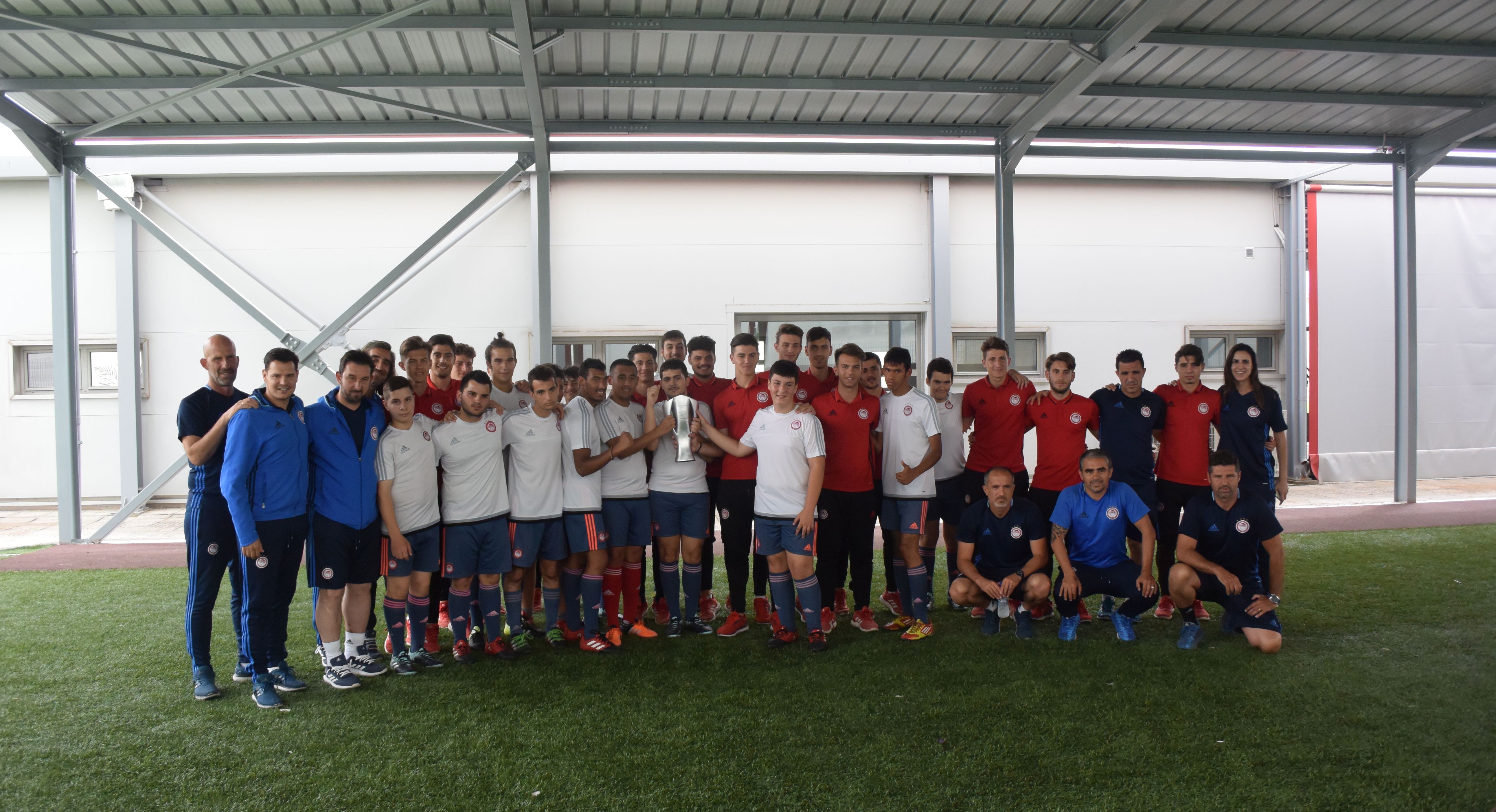 Η κούπα της Κ-17 στην ομάδα “Μαζί στη ζωή, μαζί στον Ολυμπιακό”!