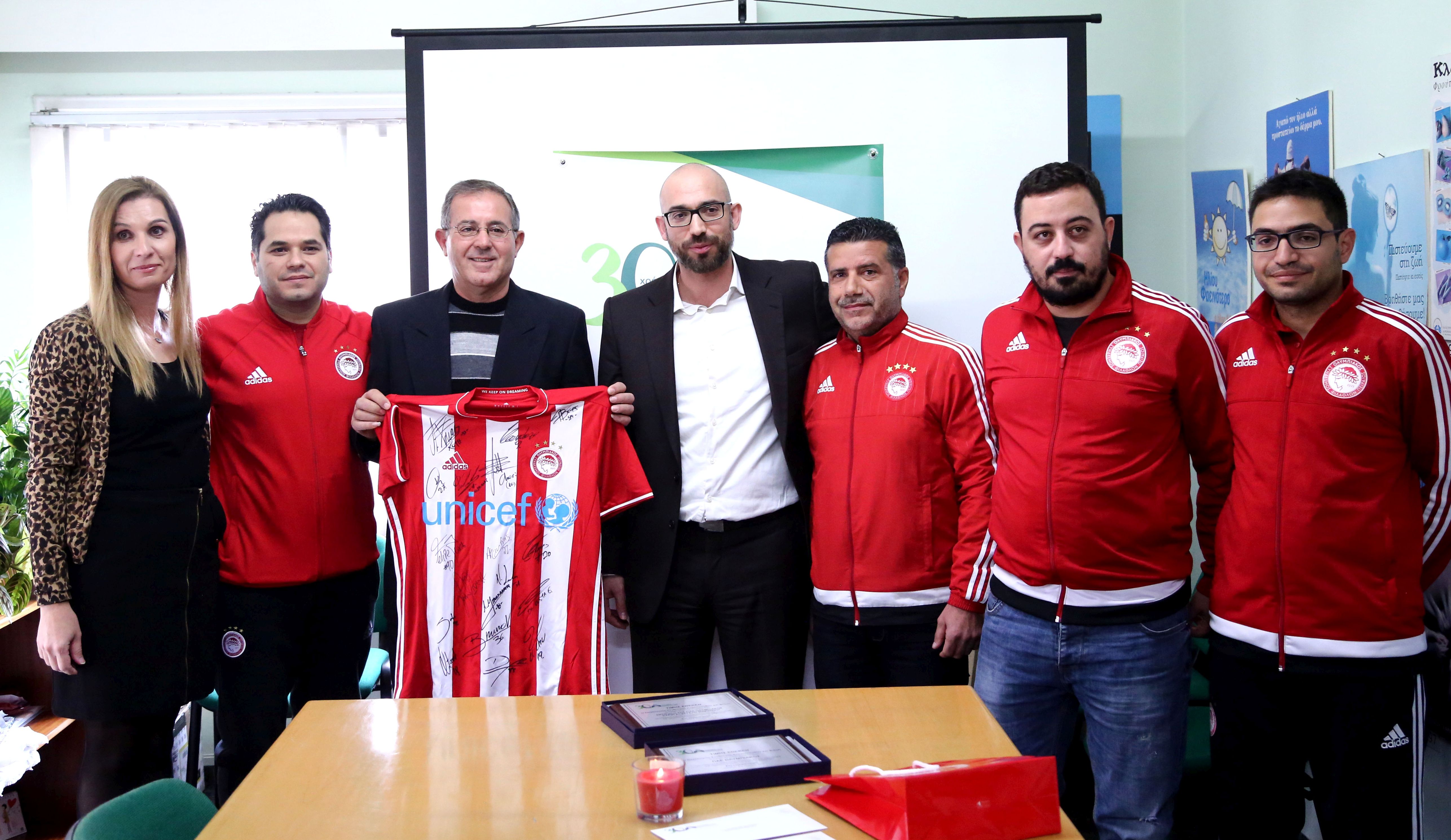 Ο Ολυμπιακός δίπλα στις Σχολές Κύπρου!