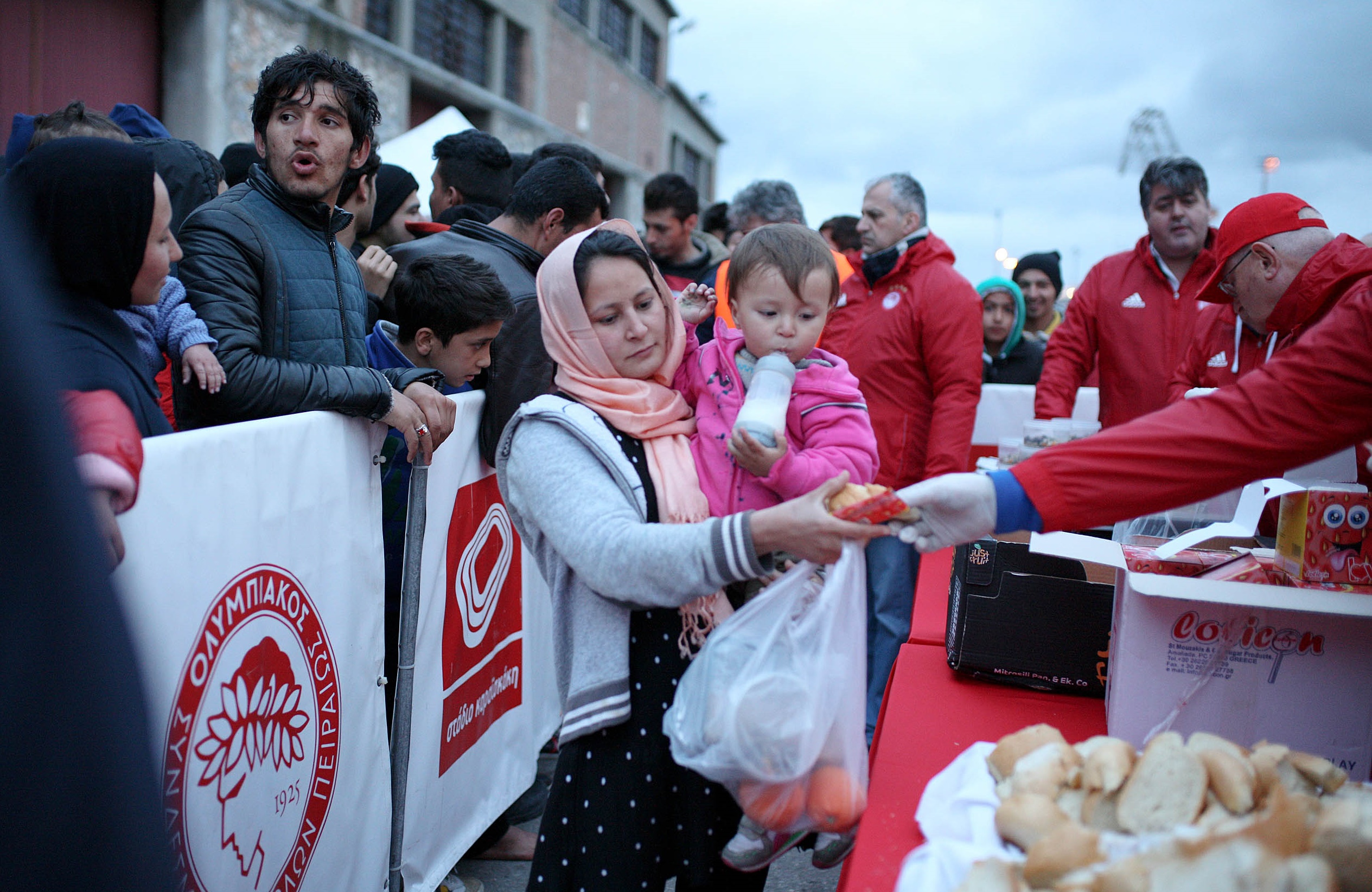 Και την Κ. Δευτέρα δίπλα στους πρόσφυγες ο Θρύλος