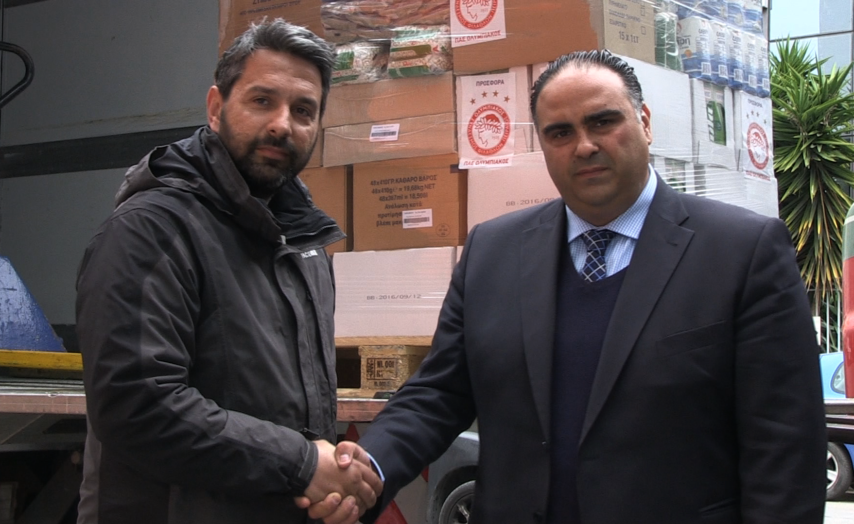 Ο Ολυμπιακός δίπλα και στους πολίτες της Σαλαμίνας