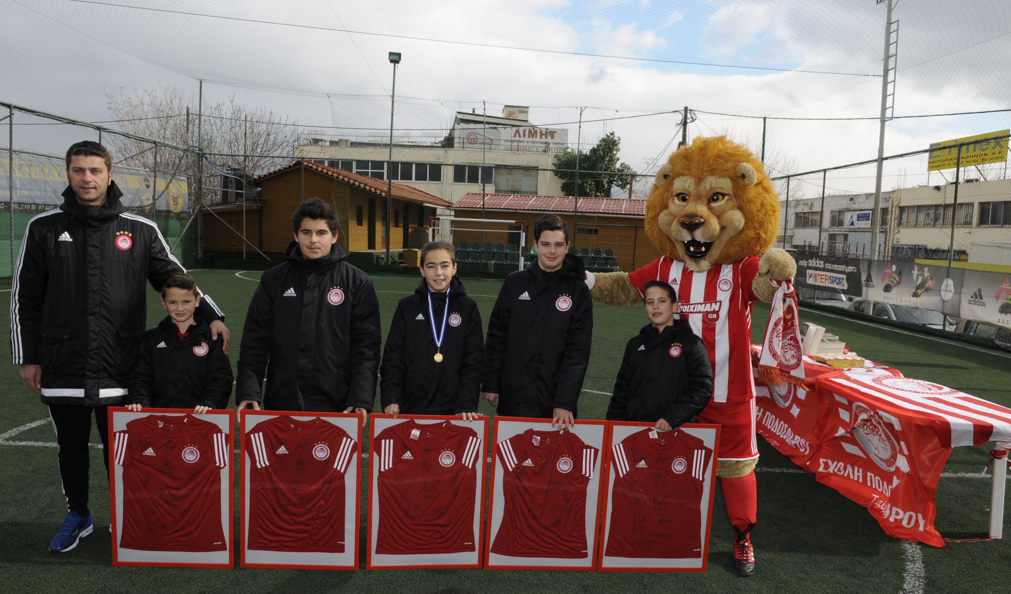 Κοπή πίτας με Λεόνε στη Σχολή Ταύρου