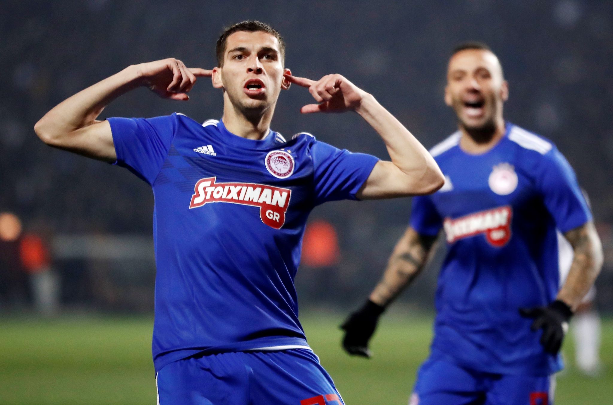 Une Légende supérieure, triomphante, invaincue et en tête du classement