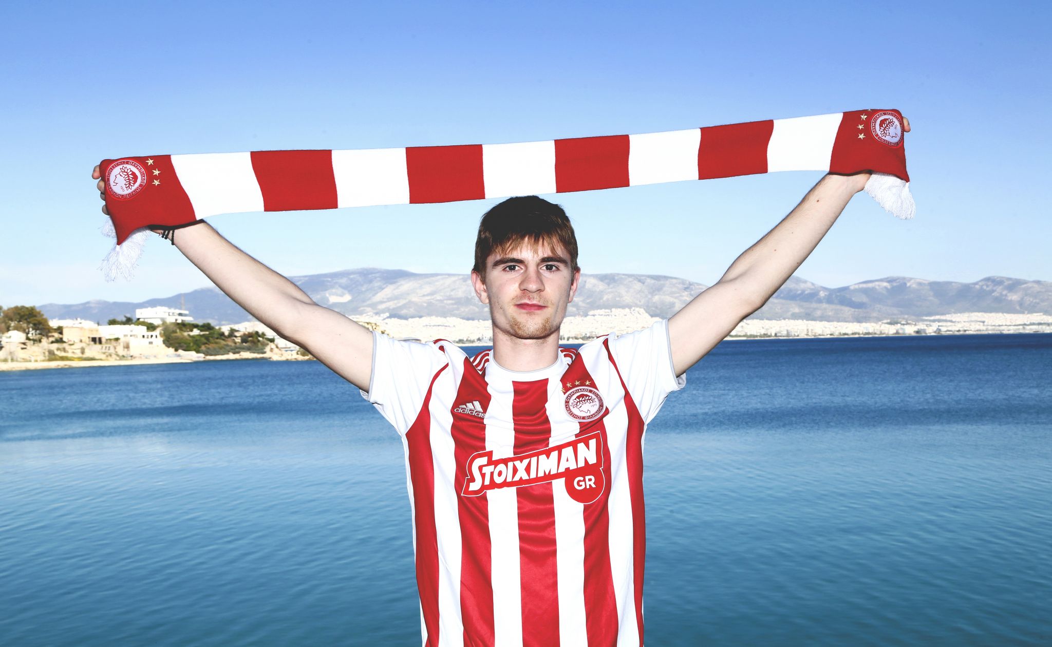 Photostory from the transfer of Apostolos Apostolopoulos at Olympiacos