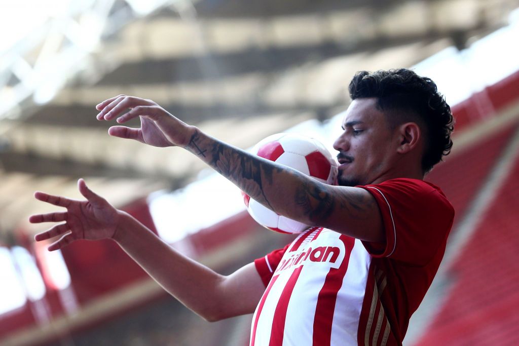 Photostory from the transfer of Tiquinho Soares at Olympiacos ...