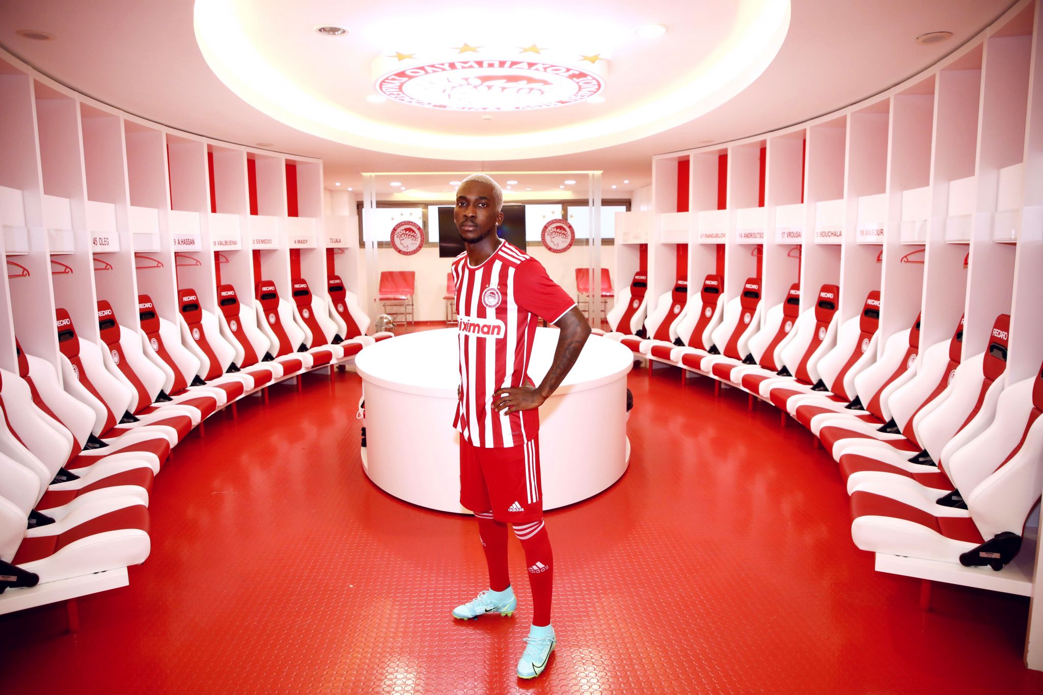 Ο Ονιεκουρού στον Ολυμπιακό μέχρι το 2025