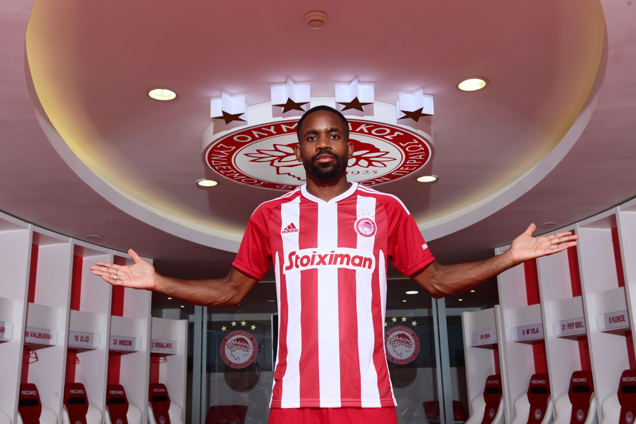 Olympiacos signs Cédric Bakambu