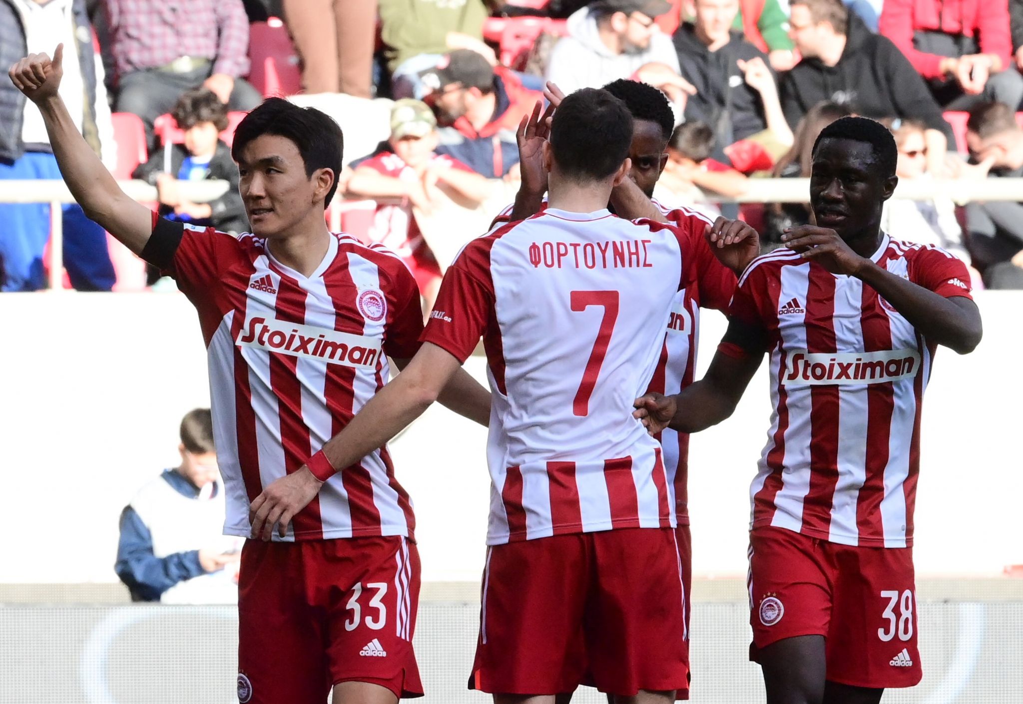 A six-goal victory of the Legend in Karaiskakis Stadium