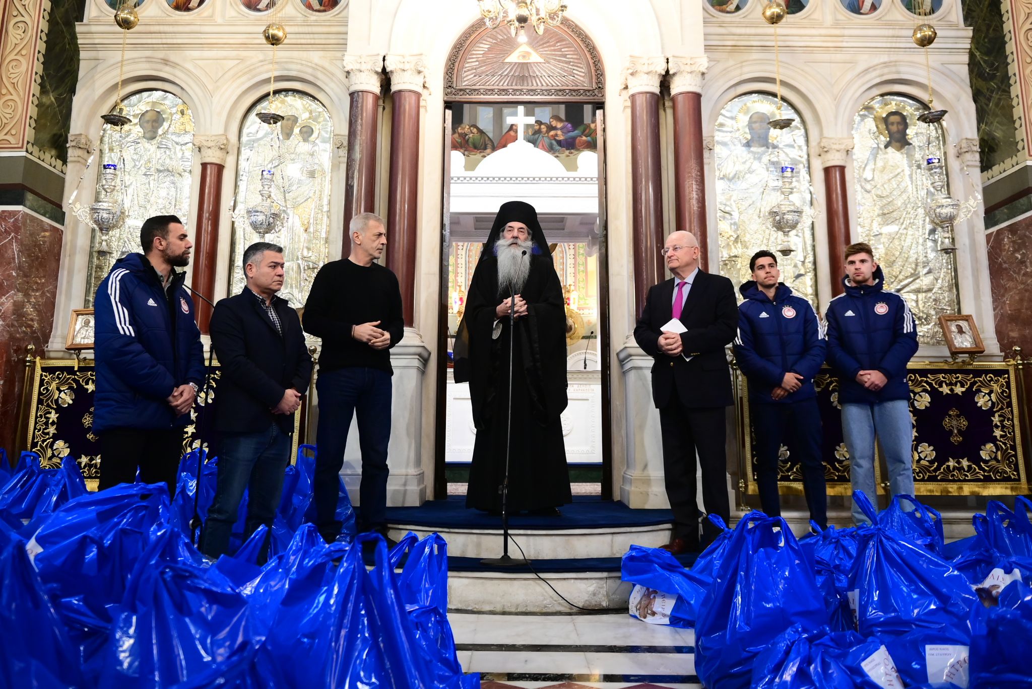 «Ερυθρόλευκη» στήριξη στο έργο της Ι.Μ. Πειραιώς