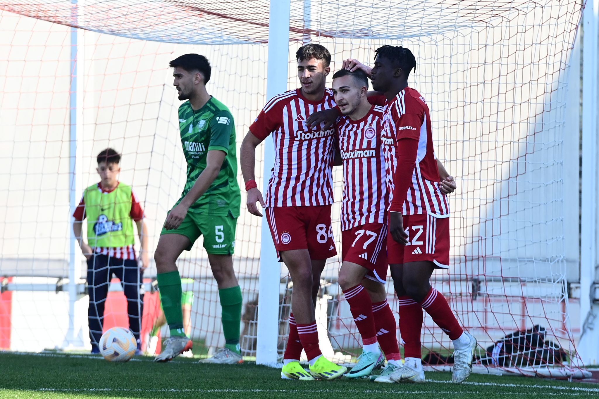 Ανώτερος και νίκη με 3-1 επί του Γιούχτα