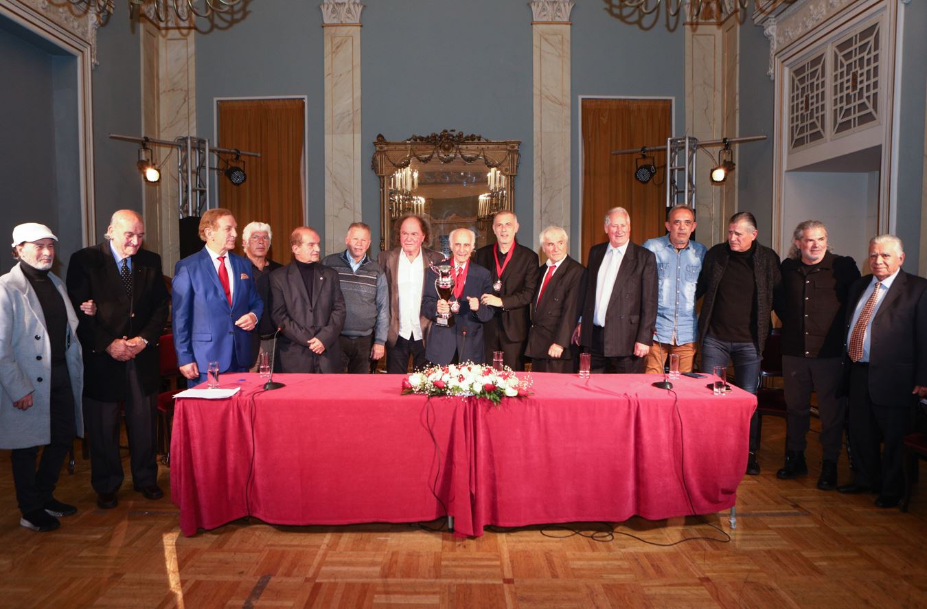 Οι Βετεράνοι τίμησαν τον θρυλικό Ηλία Υφαντή και τον αντιπρόεδρο Γιάννη Μώραλη