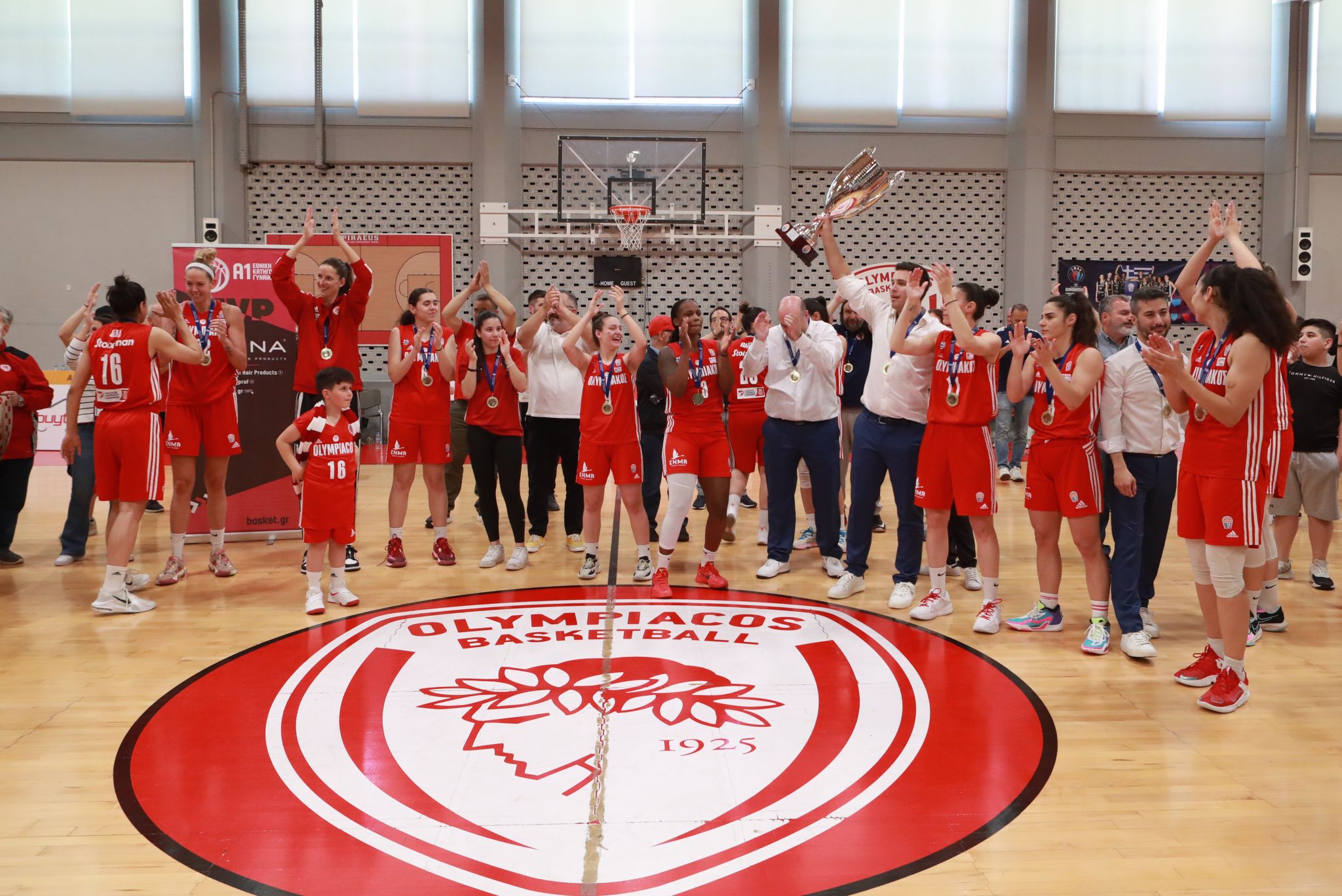 Συγχαρητήρια στη γυναικεία ομάδα μπάσκετ Ολυμπιακού