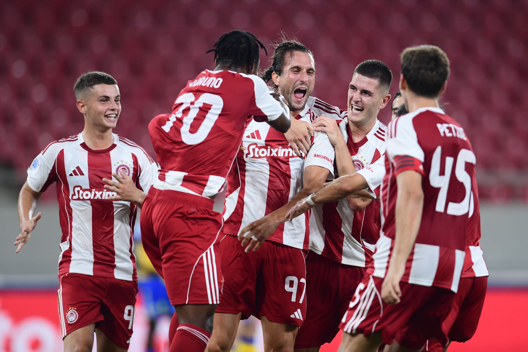 Estreno con goles de Yazici y El Kaabi