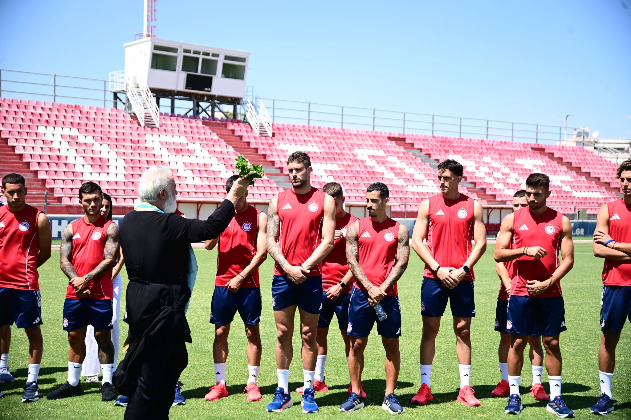 Ο αγιασμός της ομάδας μας στο Ρέντη