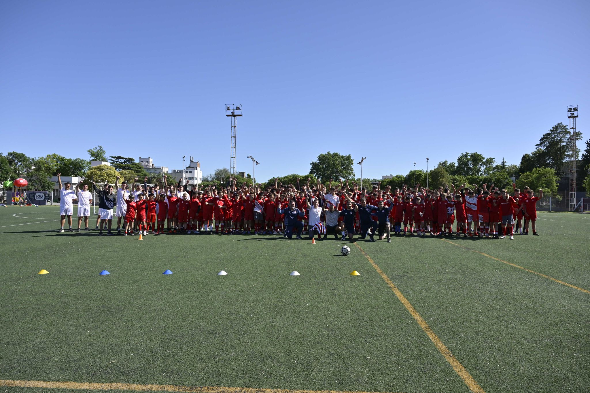 Ο Θρύλος στο Ροσάριο – Η «ερυθρόλευκη» εβδομάδα στη Σχολή της Αργεντινής