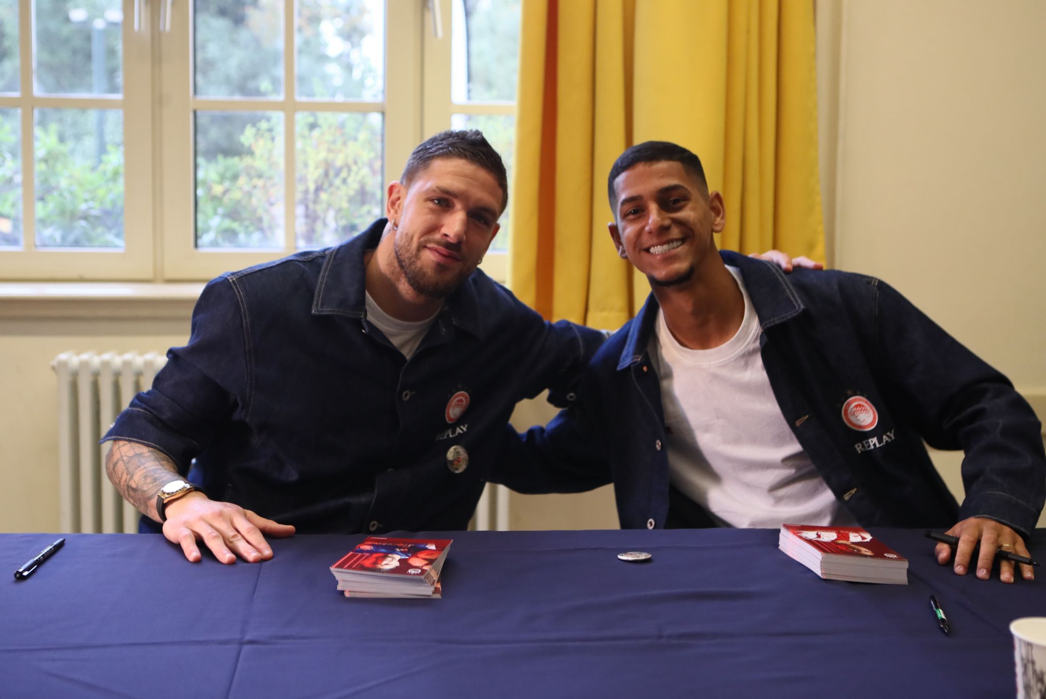 Χαμόγελα και αυτόγραφα στο Bazaar του Κολλεγίου Αθηνών