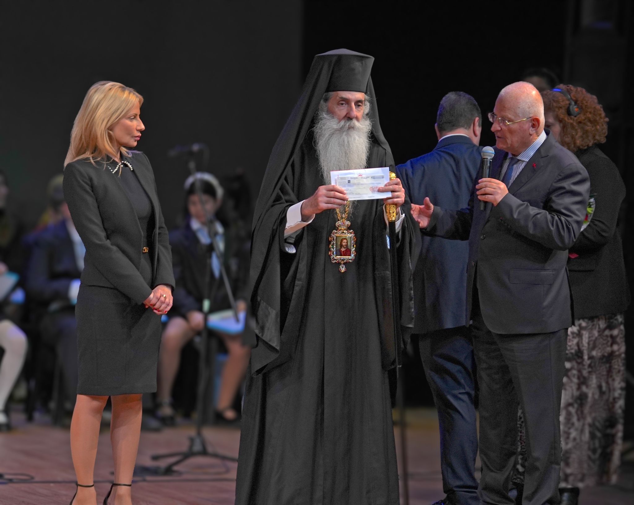 Προσφορά και αγάπη στην Ιερά Μητρόπολη Πειραιά